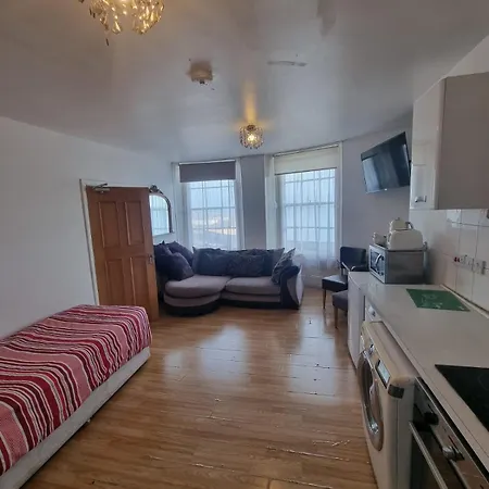 Sea View Flat Opposite Port With Parking Apartment Dover Exterior photo