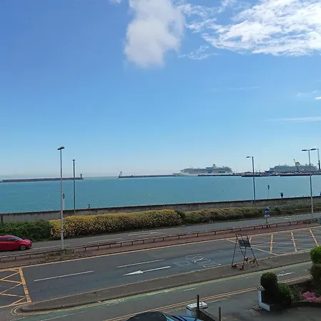 Sea View Flat Opposite Port With Parking Apartment Dover Exterior photo