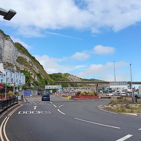 Sea View Flat Opposite Port With Parking Apartment Dover Exterior photo
