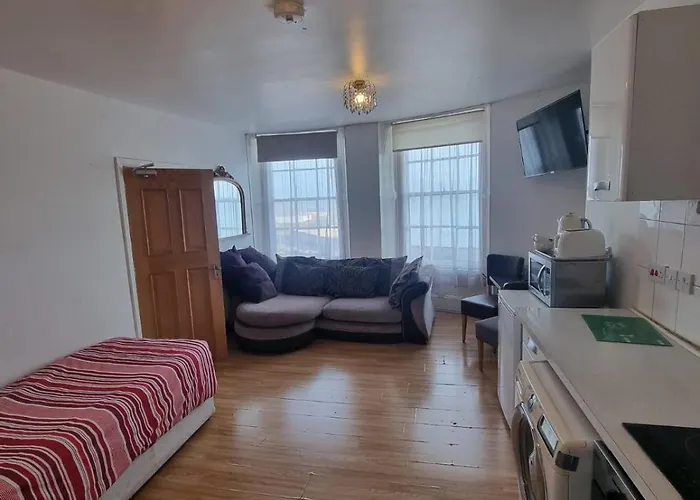Sea View Flat Opposite Port With Parking
