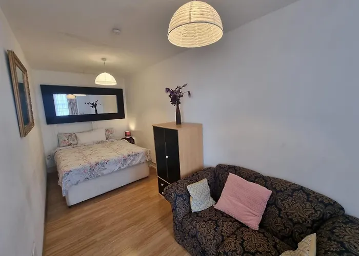 Sea View Flat Opposite Port With Parking